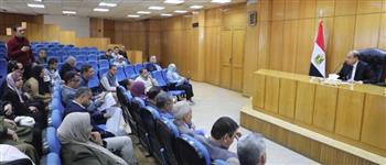  محافظ المنيا يلتقي المواطنين ويطلق حلولاً عاجلة لتحسين الطرق والخدمات