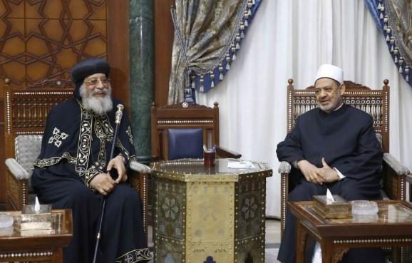 شيخ الأزهر يهنِّئ البابا تواضروس والإخوة المسيحيين بعيد القيامة المجيد