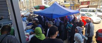 محافظ الدقهلية يتابع المعرض الدائم للسلع ويؤكد استمرار التخفيضات