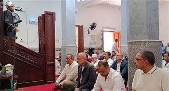   محافظ الأقصر يؤدي صلاة الجمعة بمسجد شركة مياه الشرب والصرف الصحي بالعوامية