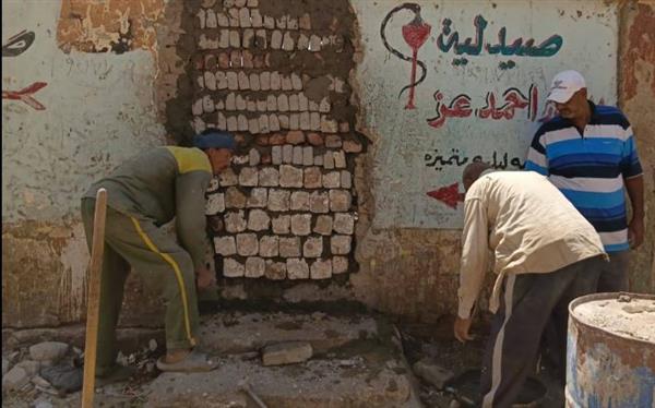 غلق منفذ غير شرعي لعبور المشاة على السكة الحديد بمنطقة حي وسط بمدينة الأقصر