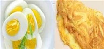   البيض المقلي أم المسلوق؟.. أيهما يمنحك فائدة غذائية أكبر؟