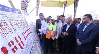   وزير النقل يشهد التشغيل التجريبي لكوبرى أعلى مزلقان أبو شوشة بقنا 