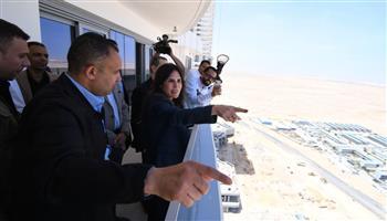 وزيرة الإسكان تتفقد أبراج الداون تاون والحي اللاتيني ومركز المؤتمرات والمعارض بمدينة العلمين الجديدة