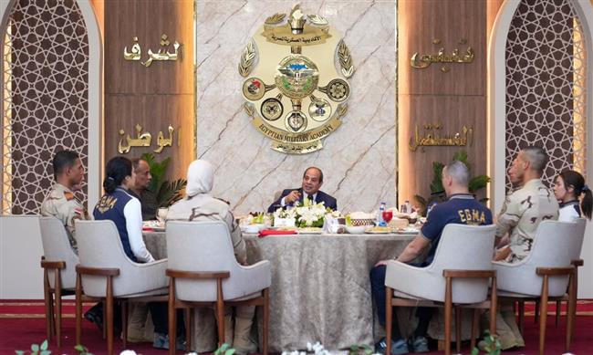 الرئيس السيسي يتفقد مقر القيادة الاستراتيجية بالعاصمة الجديدة