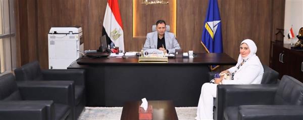 محافظ دمياط يلتقي مدير التموين لبحث ملفات العمل