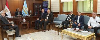 محافظ كفرالشيخ يبحث مع «إيكم» دعم صناعة إنتاج ألواح خشب MDF من قش الأرز