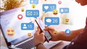   هل نشر الصور والأخبار السعيدة على مواقع التواصل الاجتماعي يسبب الحسد ؟