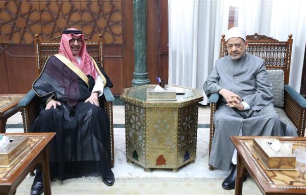 شيخ الأزهر يستقبل السفير السعودي ويؤكد تقديره للمملكة لحسن الترتيبات لموسم الحج