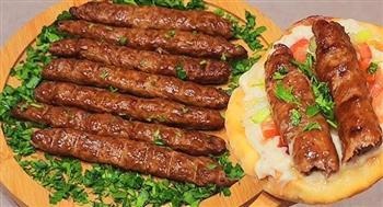 الكفتة المشوية بالبهارات والثوم.. وصفة سهلة للعزومات