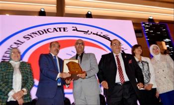   وكيل صحة الإسكندرية يشارك في حفل تخرج الدفعة 82 بكلية الطب