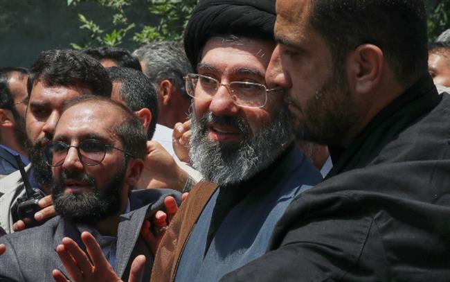 خبير بالشؤون الإيرانية: مجتبى خامنئي كان المتحكم الرئيسي في الحرس الثوري في ظل حكم والده