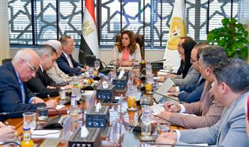   وزيرة التنمية المحلية تبحث فرص الاستثمار مع رئيس الاتحاد المصري للغرف السياحية
