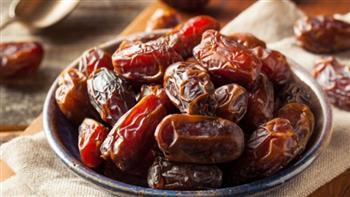 فوائد تناول التمر على الريق.. ماذا يحدث لجسمك يوميًا؟