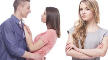 ماذا يعني عدم غيرة الشريك عليكِ؟