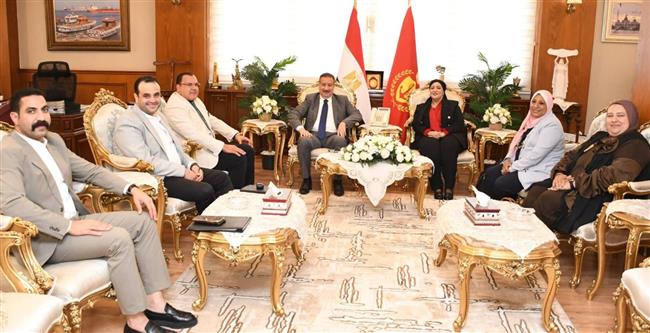 محافظ بورسعيد يستقبل رئيس قطاع الرعاية الصحية الأولية 