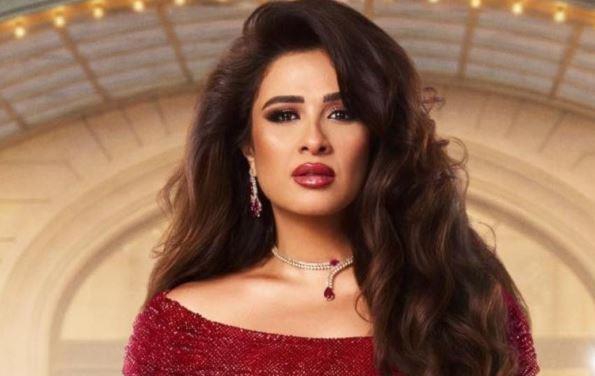 ياسمين عبد العزيز تروج لفيلم خلي بالك على نفسك قبل عرضه