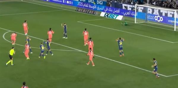 الدوري الإسباني .. ألافيس يفوز على برشلونة