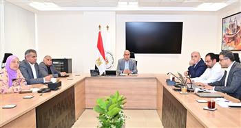   وزير الري يتابع مراقبة جسور ومناسيب الترع بمختلف المحافظات