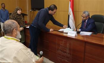   محافظ بني سويف يستمع لشكاوى المواطنين ويوجه بحلول وإجراءات بشأنها