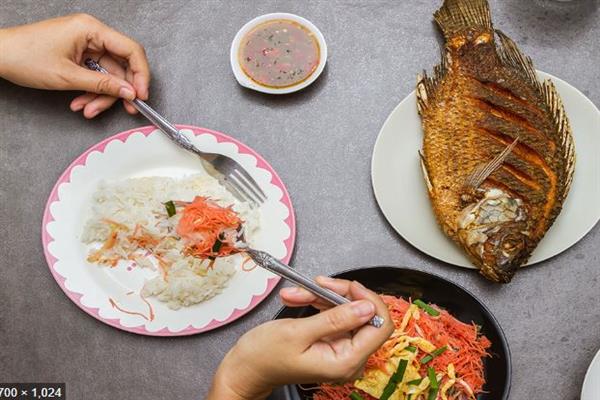 فوائد تناول السمك للحامل ودوره في دعم نمو دماغ الجنين وصحة الأم