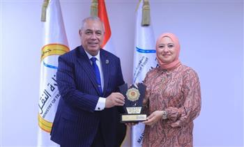 نائب محافظ الإسكندرية تشارك في احتفالية اليوم العالمي للمرأة في القطاع البحري