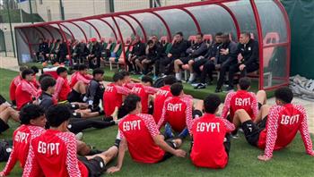   جلسة تحفيزية للاعبي منتخب الناشئين قبل مواجهة تونس بـ أمم إفريقيا