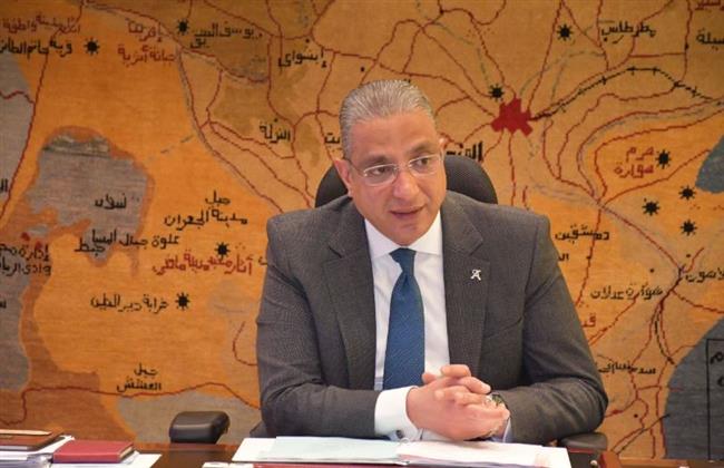 محافظ الجيزة يعتمد حزمة قرارات وظيفية للعاملين بقطاع التعليم 