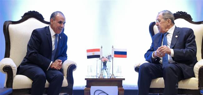 وزير الخارجية يلتقي نظيره الروسي على هامش اجتماع وزراء خارجية البريكس
