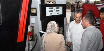   أسوان تشدد الرقابة على محطات الوقود وتكشف مخالفات تموينية