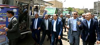   رئيس الوزراء يتفقد معرض "أهلًا بالعيد" بمنطقة الجمالية