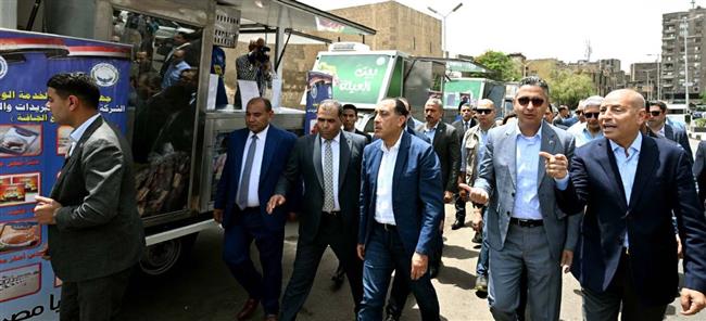 رئيس الوزراء يتفقد معرض "أهلًا بالعيد" بمنطقة الجمالية