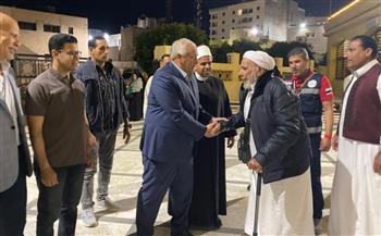   محافظ مطروح يودّع 315 حاجا من ضيوف الرحمن إلى الأراضي المقدسة
