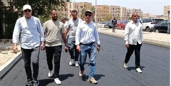 "جبر" يتابع ميدانيا مشروعات رفع كفاءة الطرق بمدينة العبور