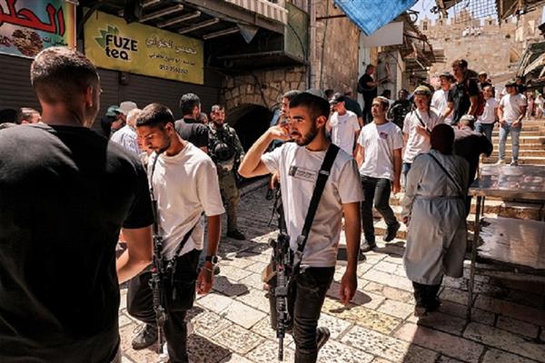 قوات الاحتلال تعتقل عددا من المقدسيين بعد اعتداء مستوطنين عليهم