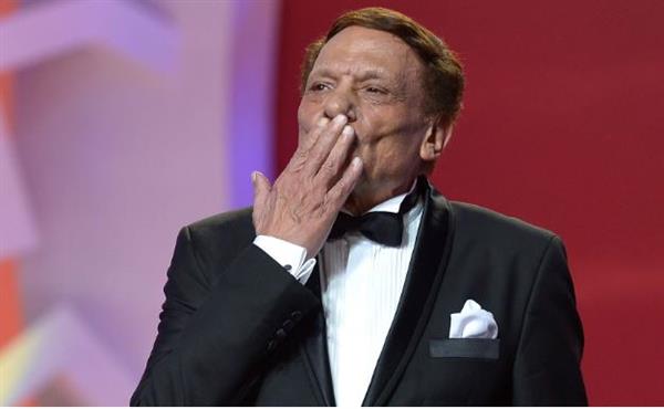حلقات خاصة عن مشوار الزعيم وحياته العائليه والفنية في برنامج "YES, I AM FAMOUS"
