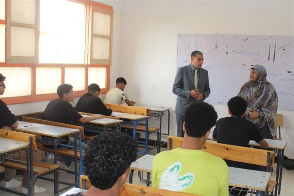 مدير تعليم الجيزة يتفقد لجان امتحانات نهاية العام بحدائق أكتوبر