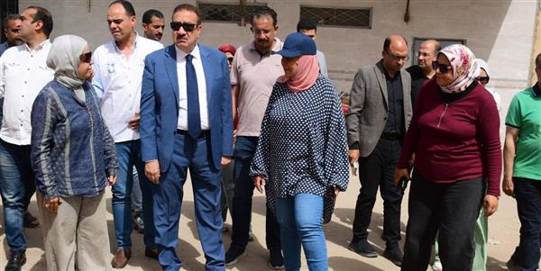 محافظ بورسعيد يتابع مستجدات أعمال تطوير المنطقة الرابعة بحي المناخ