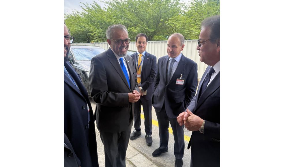 خالد عبدالغفار يلتقي مدير عام منظمة الصحة العالمية لبحث تعزيز التعاون الصحي المشترك