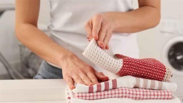 طرق تنظيف وتعقيم المناشف في المنزل بشكل صحيح لحمايتها من البكتيريا والفطريات