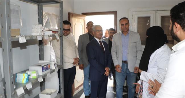 محافظ بني سويف ياجئ الوحدة الصحية بسدمنت الجبل 