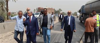   محافظ بني سويف يتابع تطوير طريق دمو الفيوم