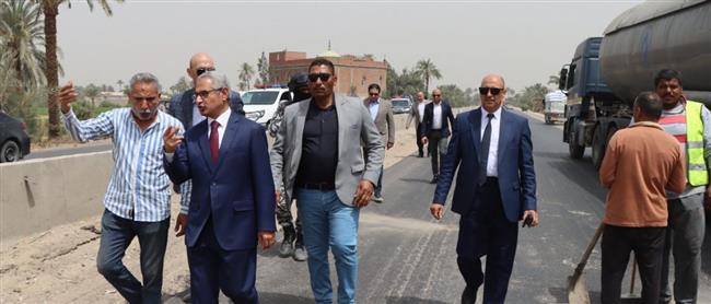 محافظ بني سويف يتابع تطوير طريق دمو الفيوم