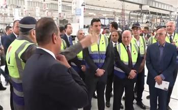   وزير الصناعة يتفقد شركة النصر لصناعة السيارات