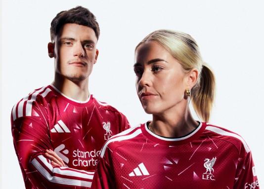 لأول مرة منذ 2017.. غياب محمد صلاح عن تقديم قميص ليفربول الجديد | صور