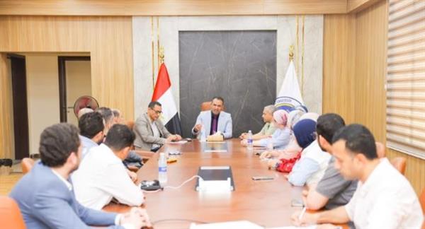 رئيس جامعة المنصورة الأهلية يبحث تطوير منظومة الشهادات والاختبارات الدولية