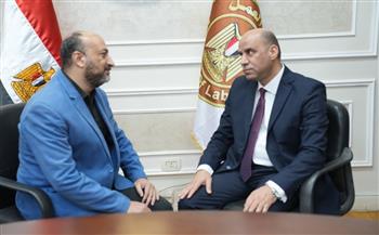  وزير العمل حسن رداد لـ «أكتوبر وبوابة دار المعارف»: الدولة حريصة على توفير بيئة عمل آمنة