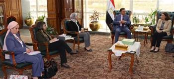   محافظ القليوبية يبحث مع وفد البنك الدولي مستجدات مشروع إدارة تلوث الهواء وتغير المناخ 