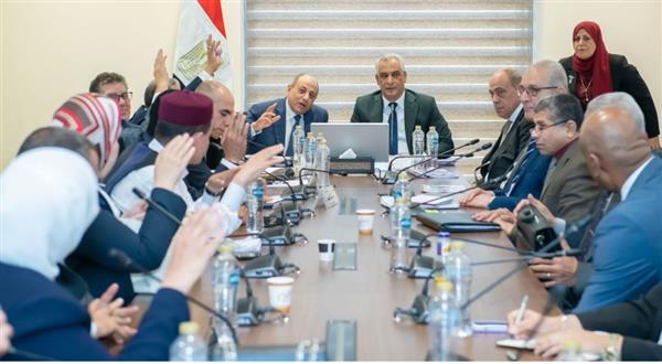 وزير الدولة للإنتاج الحربي يناقش الموازنة التخطيطية للوزارة والهيئة عن العام المالي 2027/2026