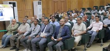 محافظ قنا ورئيس الرقابة الإدارية يشهدان ندوة موسعة لتطوير الحوكمة والمراجعة الداخلية
